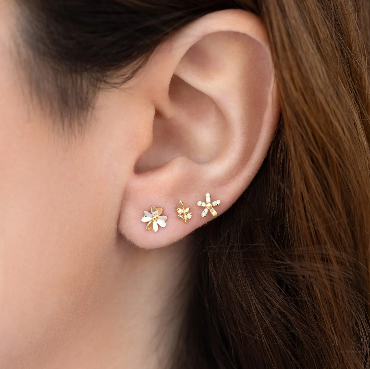 14k Solid Gold Four Leaf Clover Ball Back Stud - Image 2